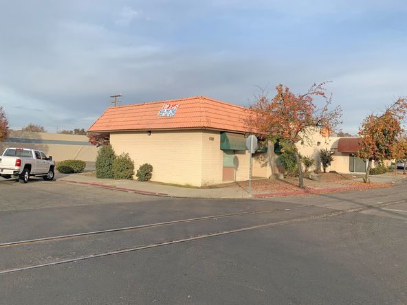 Professional Office Spaces Available in Visalia, CA: 636 W Oak Ave, Visalia, CA 93291